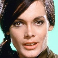 Martine Beswick Nackt