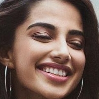 Meenakshii Chaudhary Nackt