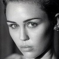 Miley Cyrus fakes Nackt