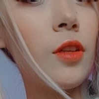 Momo Kim Lee Nackt