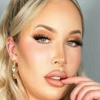 naomi4free_closed Nackt