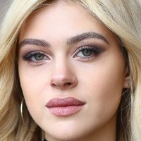 Nicola Peltz Nackt