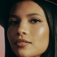 Nikki Rodriguez Nackt