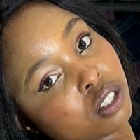 Petite Tumi Nackt