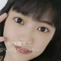 Qi3QAQ Nackt