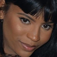 Renell Medrano Nackt