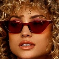Rose Bertram Model Nackt