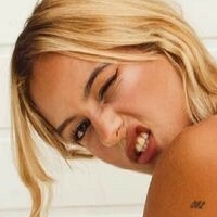 Sandri Oliveira Nackt