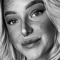Sarah Neuhaus Nackt