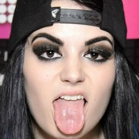 Saraya Nackt