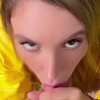 Scarlet Benz Nackt
