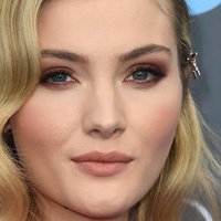 Skyler Samuels Nackt