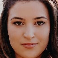 Stephanie Sangster Nackt