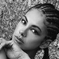 Suraya Rose Santos Nackt