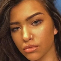 Tahlia Chung Nackt