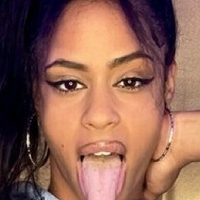 tonguetiedandtwistedd Nackt