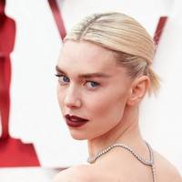 Vanessa Kirby Nackt