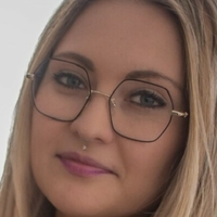 Weiß jemand wie sie heißt? Nackt