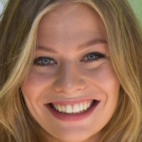 Zoe Straub Nackt
